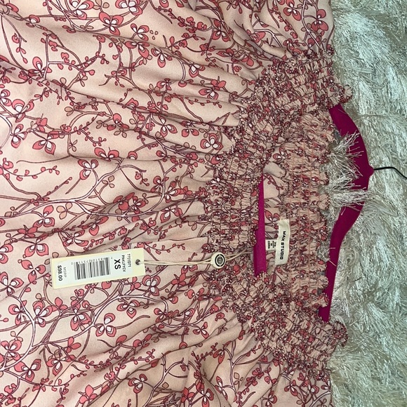 Max Studio brand new Light pink floral flowy ribbed neck blouse - Picture 2 of 4